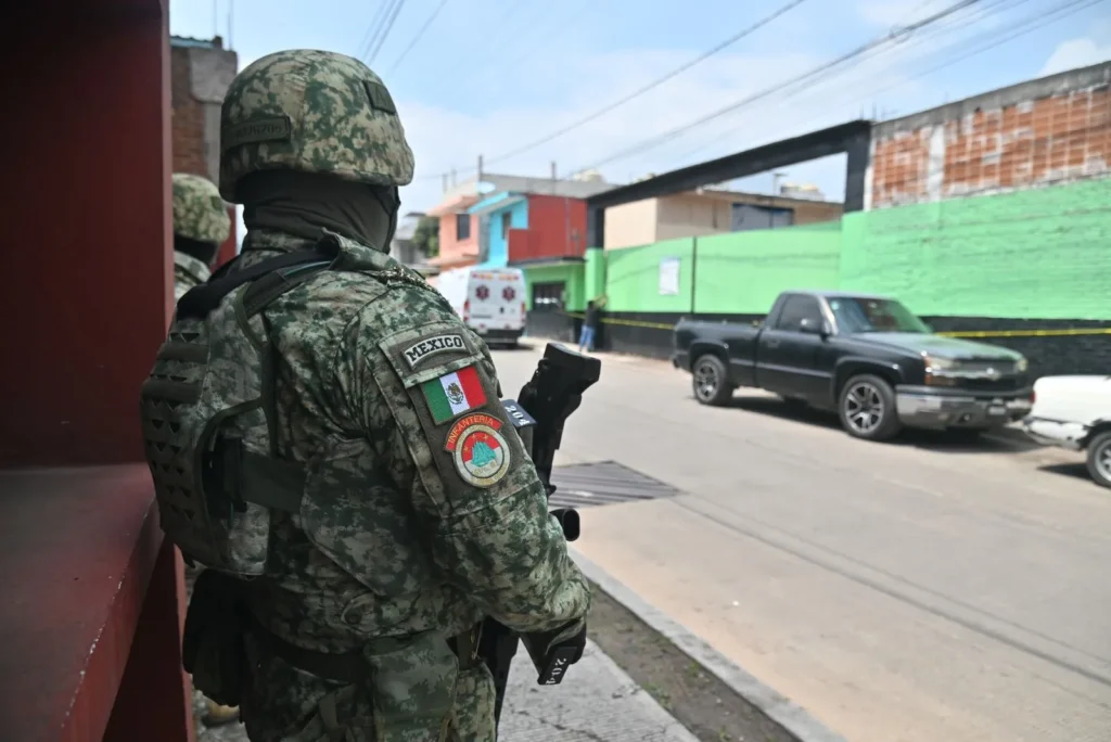 tráiler con migrantes México